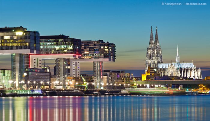 Photo of the crane houses (Kranhäuser) and the Cologne Cathedral (Kölner Dom)